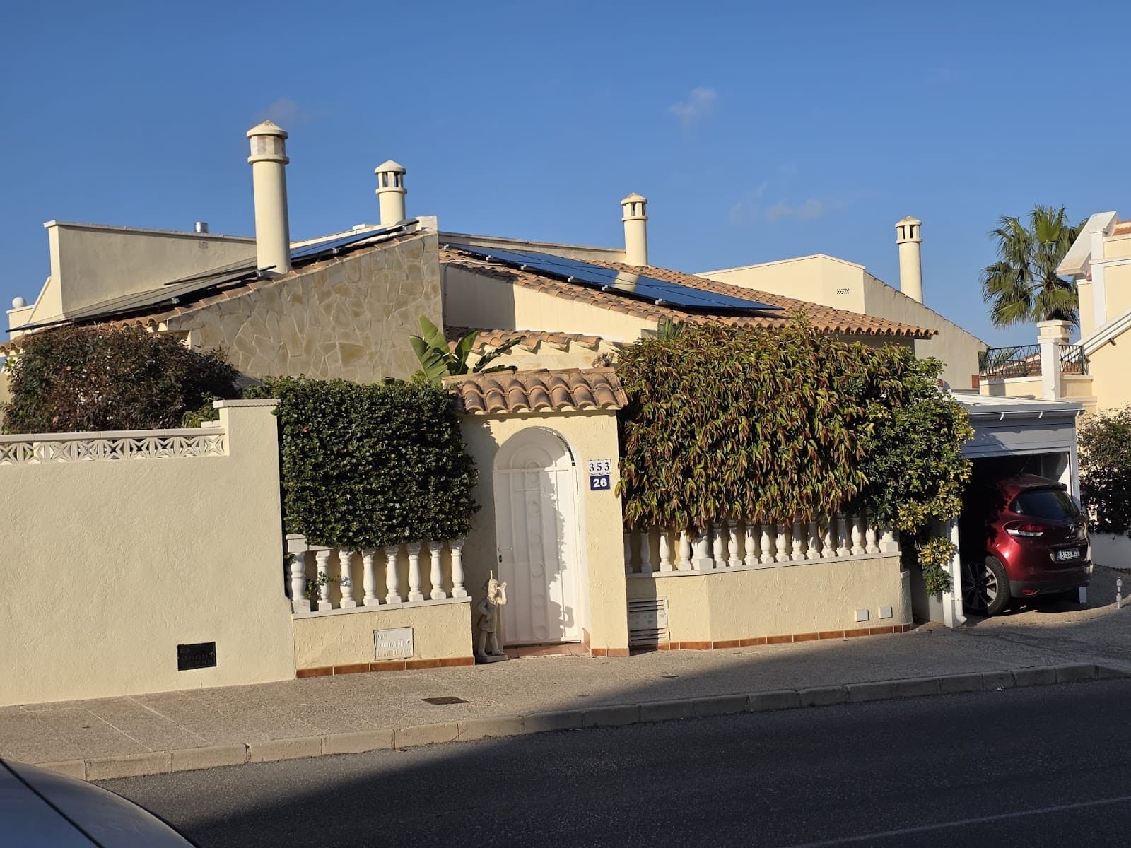A customer’s home with solar panels on the roof