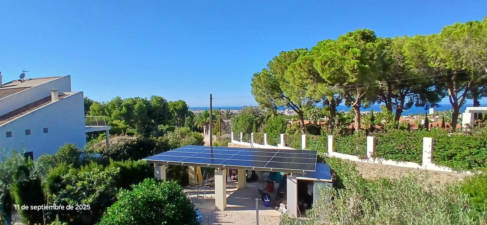 Solar panels fitted to an existing carport in Dénia